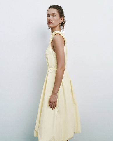  URBAN REVIVO - Đầm hai dây midi Ruffle 