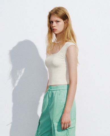  URBAN REVIVO - Áo sát nách nữ cổ vuông hiện đại 