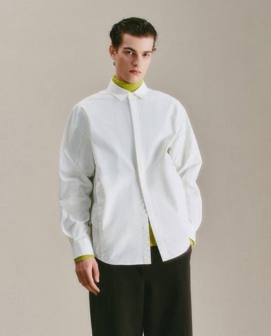  URBAN REVIVO - Áo sơ mi nam cổ bẻ tay dài 