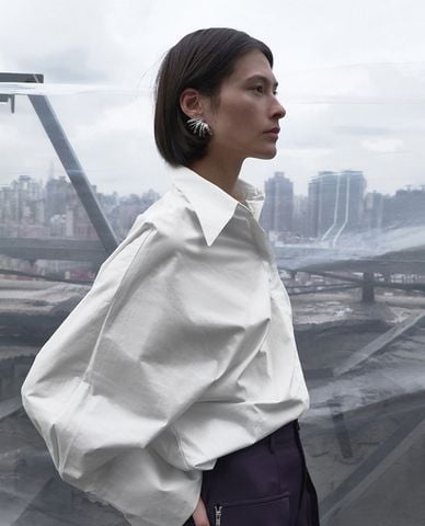  URBAN REVIVO -  Áo sơ mi nữ cổ bẻ tay dài thanh lịch 