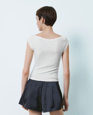  URBAN REVIVO - Áo thun nữ cổ thuyền tay ngắn phom ôm 