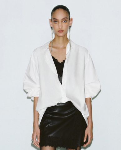  URBAN REVIVO - Áo sơ mi nữ cổ bẻ tay dài phom rộng 