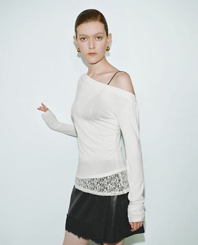  URBAN REVIVO - Áo kiểu nữ trễ vai tay dài 