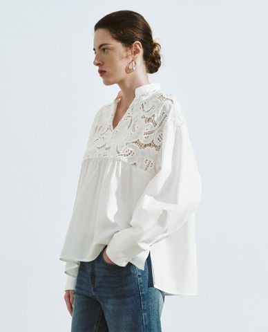  URBAN REVIVO - Áo kiểu nữ cổ V tay dài phối ren thời trang 