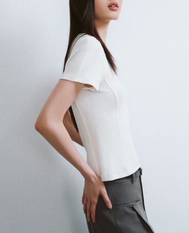  URBAN REVIVO - Áo thun nữ cổ tròn tay ngắn 