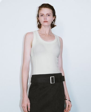  URBAN REVIVO - Áo ba lỗ nữ cổ tròn hiện đại 