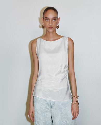  URBAN REVIVO - Áo sát nách nữ cổ thuyền lệch tà 