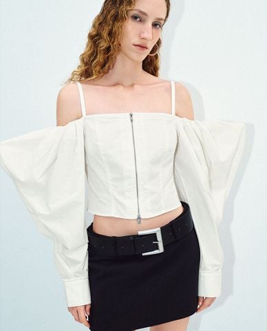  URBAN REVIVO - Áo hai dây nữ phom croptop tay phồng phối zip cá tính 