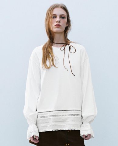  URBAN REVIVO - Áo kiểu nữ cổ tròn tay dài phối ren 