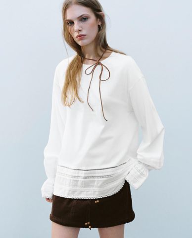  URBAN REVIVO - Áo kiểu nữ cổ tròn tay dài phối ren 