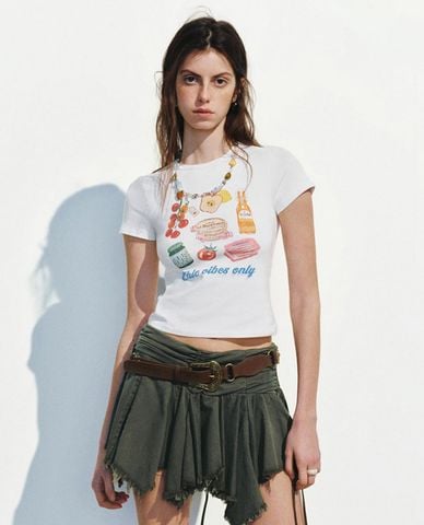  URBAN REVIVO - Áo thun nữ cổ tròn tay ngắn trẻ trung 