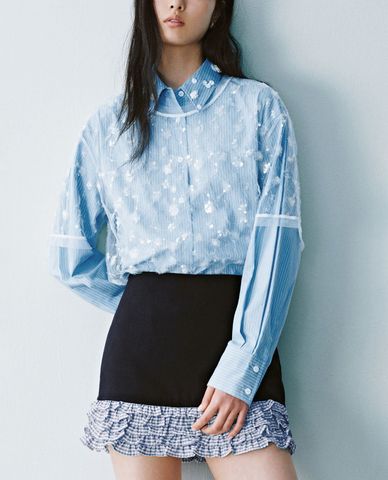  URBAN REVIVO - Áo kiểu nữ xuyên thấu cổ tròn tay dài 