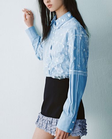  URBAN REVIVO - Áo kiểu nữ xuyên thấu cổ tròn tay dài 