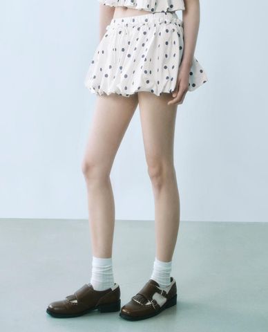  URBAN REVIVO - Chân váy chữ A mini chấm bi dáng xoè 