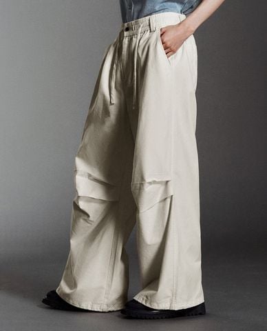  URBAN REVIVO - Quần nam ống rộng lưng thun thời thượng 