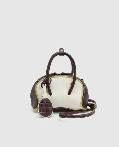  URBAN REVIVO - Túi đeo chéo nữ phom chữ nhật phối charm 