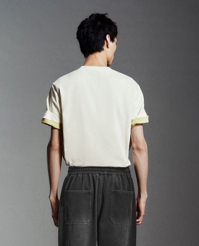  URBAN REVIVO - Áo thun nam cổ tròn tay ngắn in chữ 