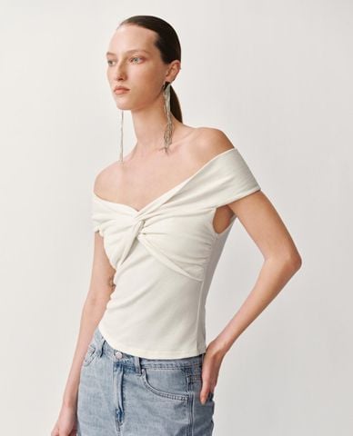  URBAN REVIVO - Áo trễ vai nữ Twisted Front 