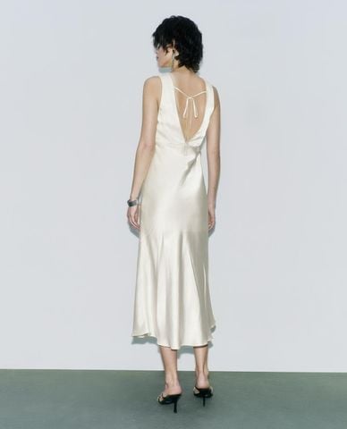  URBAN REVIVO - Đầm sát nách midi cổ V A Line 