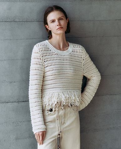  URBAN REVIVO - Áo dệt kim nữ cổ tròn tay dài thời thượng 