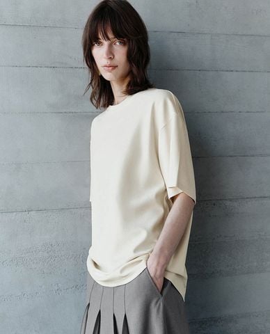  URBAN REVIVO - Áo thun nữ cổ tròn tay ngắn hiện đại 