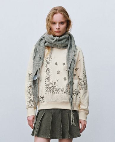  URBAN REVIVO - Áo sweatshirt nữ tay dài phối hoạ tiết 