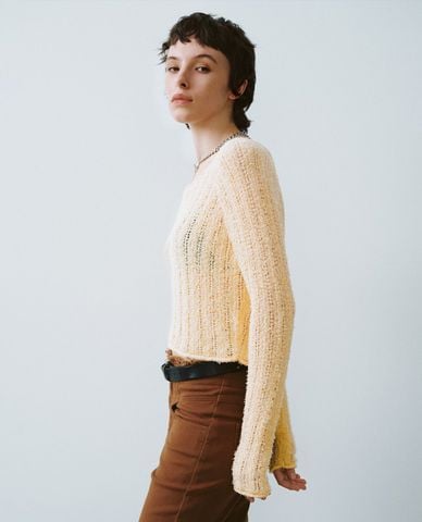  URBAN REVIVO - Áo dệt kim nữ tay dài phom croptop trẻ trung 