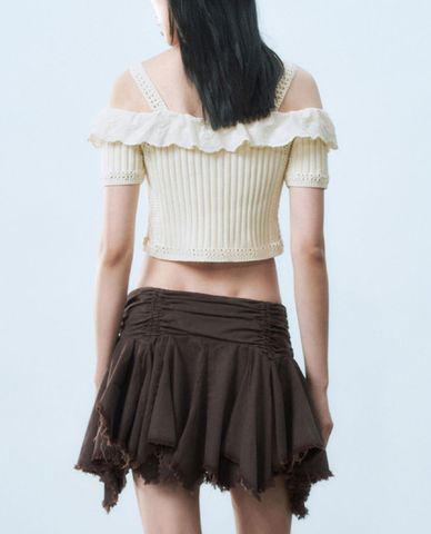  URBAN REVIVO - Áo trễ vai nữ dệt kim thắt dây nữ tính 