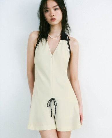  URBAN REVIVO - Đầm sát nách mini Halter 