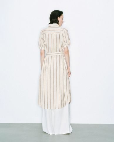  URBAN REVIVO - Đầm sơ mi midi xẻ tà phối thắt lưng 