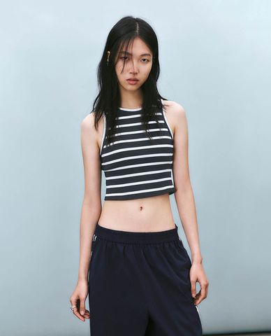  URBAN REVIVO - Áo croptop nữ cổ tròn phom ôm 