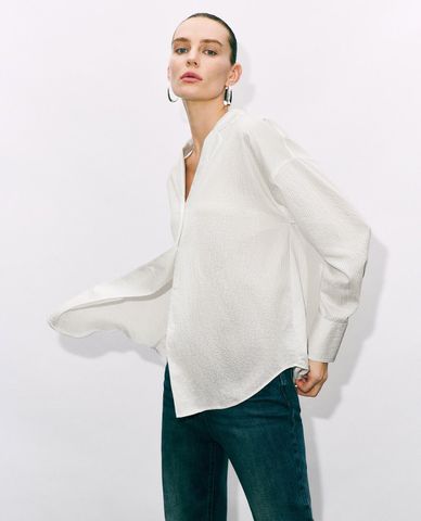  URBAN REVIVO - Áo sơ mi nữ cổ bẻ tay dài thanh lịch 