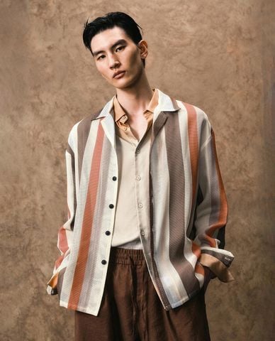  URBAN REVIVO - Áo sơ mi nam tay dài kẻ sọc 