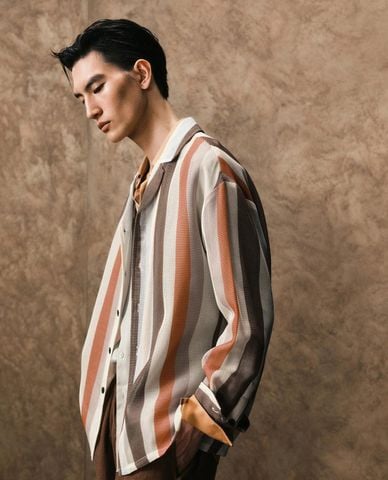  URBAN REVIVO - Áo sơ mi nam tay dài kẻ sọc 