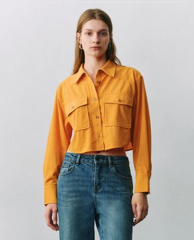  URBAN REVIVO - Áo sơ mi nữ tay dài phom croptop Button Up Loose 