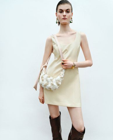  URBAN REVIVO - Đầm hai dây mini cổ U phối nơ hiện đại 