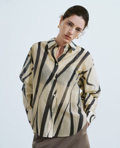  URBAN REVIVO - Áo sơ mi nữ cổ bẻ tay dài xuyên thấu Printed 