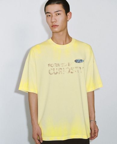  URBAN REVIVO - Áo thun nam cổ tròn tay ngắn hiện đại 