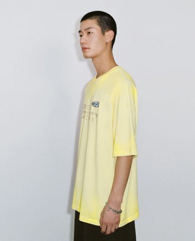  URBAN REVIVO - Áo thun nam cổ tròn tay ngắn hiện đại 