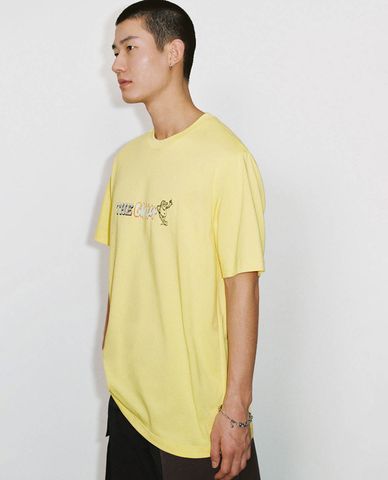  URBAN REVIVO - Áo thun nam cổ tròn tay ngắn in chữ 