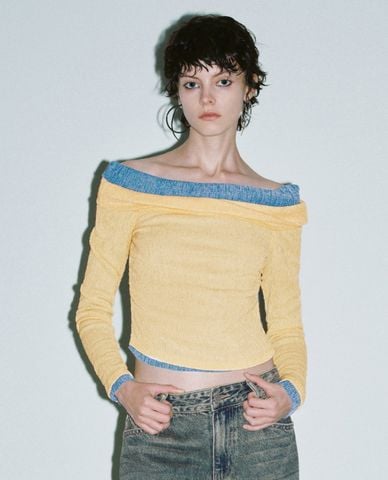  URBAN REVIVO - Áo trễ vai nữ tay dài hiện đại 