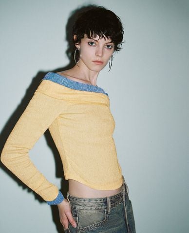  URBAN REVIVO - Áo trễ vai nữ tay dài hiện đại 