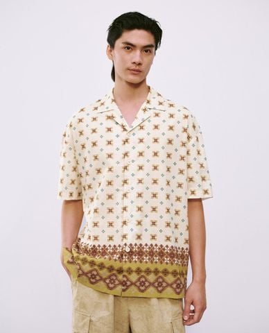  URBAN REVIVO - Áo sơ mi nam cổ bẻ tay ngắn hiện đại 