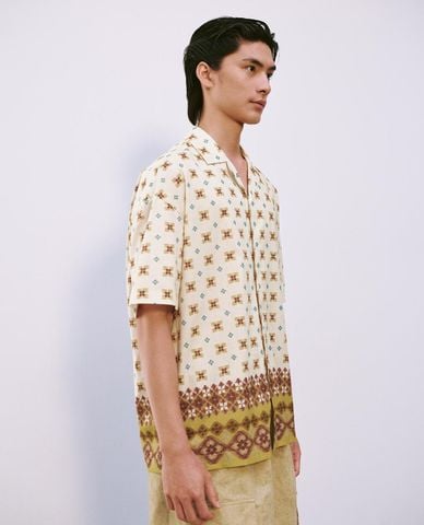  URBAN REVIVO - Áo sơ mi nam cổ bẻ tay ngắn hiện đại 