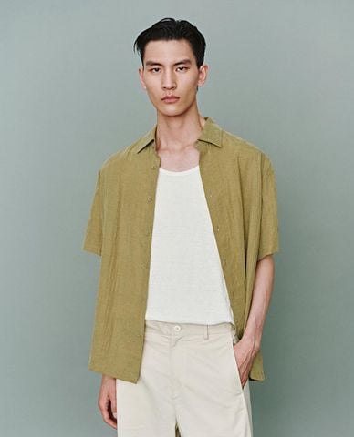  URBAN REVIVO - Áo sơ mi nam cổ bẻ tay ngắn trẻ trung 