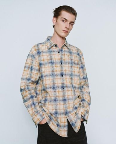  URBAN REVIVO - Áo sơ mi nam cổ bẻ tay dài họa tiết caro 