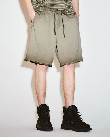  URBAN REVIVO - Quần short nam ngang gối Leisure 