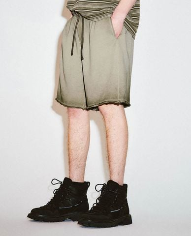  URBAN REVIVO - Quần short nam ngang gối Leisure 