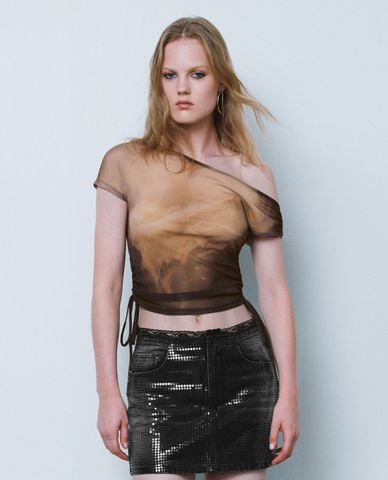  URBAN REVIVO - Áo croptop nữ phom ôm thời trang 