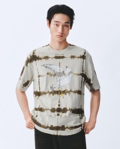  URBAN REVIVO - Áo thun nam cổ tròn tay ngắn in hình 